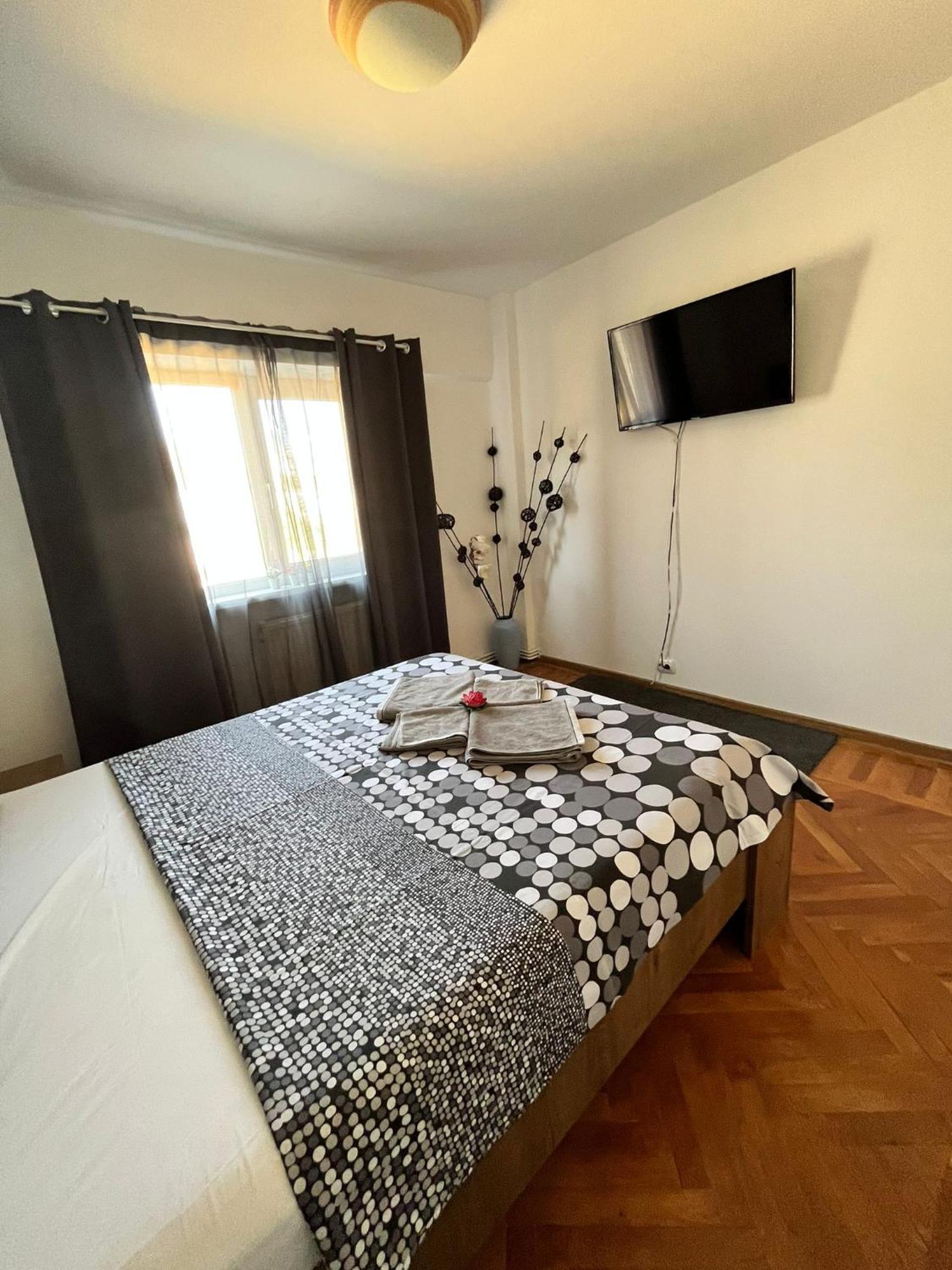 Picadilly Apartment Ploieşti Exterior foto